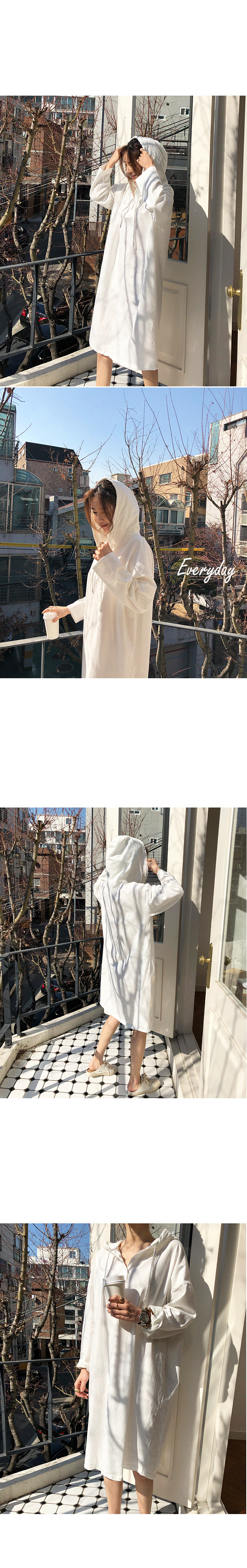 NANING9 - Robe à capuche coupe ajustée