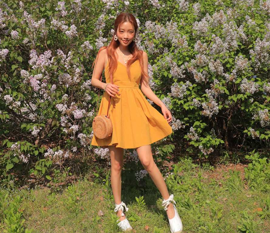 Stylenanda - Mini-robe trapèze à bretelles spaghetti et dos croisé