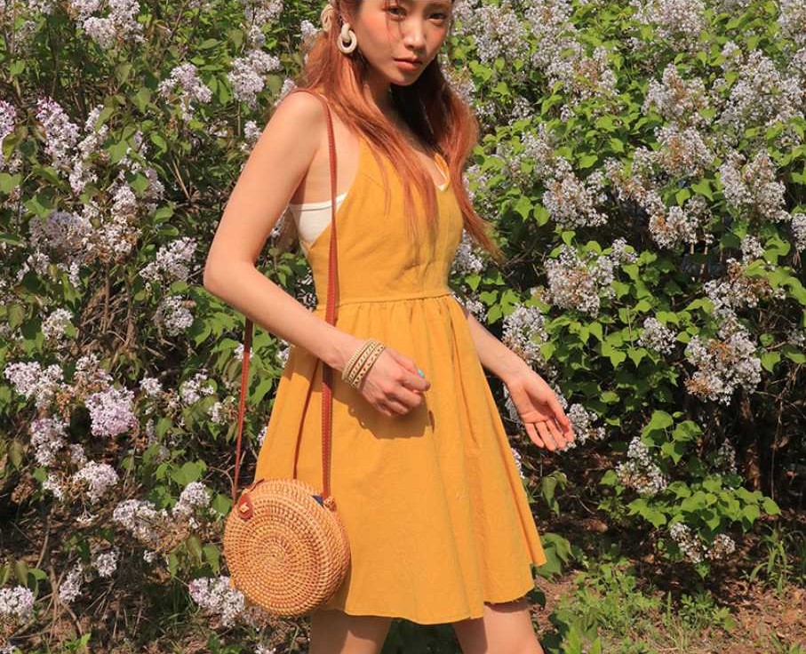Stylenanda - Mini-robe trapèze à bretelles spaghetti et dos croisé