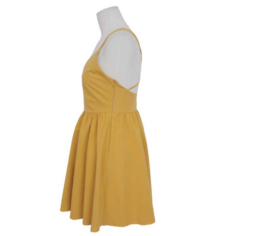 Stylenanda - Mini-robe trapèze à bretelles spaghetti et dos croisé