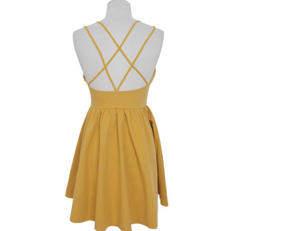 Stylenanda - Mini-robe trapèze à bretelles spaghetti et dos croisé
