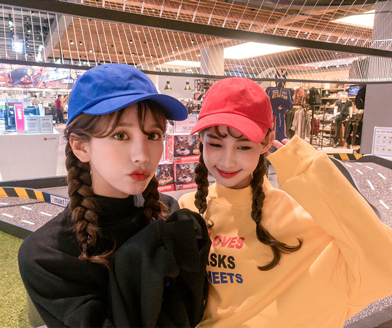 Icecream12 - Crew-Neck Lettering Pullover