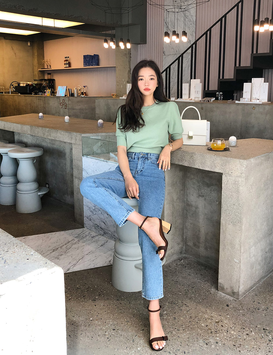 chuu - Round-Neck Cropped Knit Top