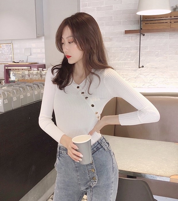 MsBlossom - Long-Sleeve Buttoned V-Neck Knit Top