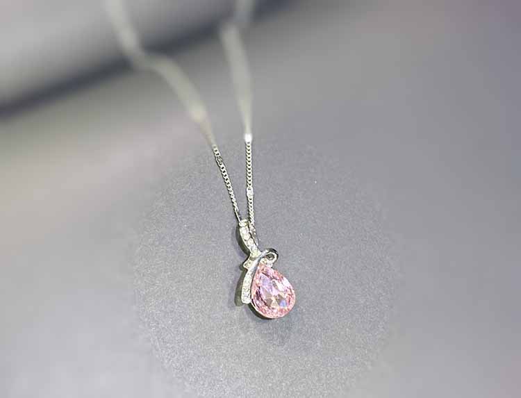 Stylevana - Collier à pendentif goutte strass
