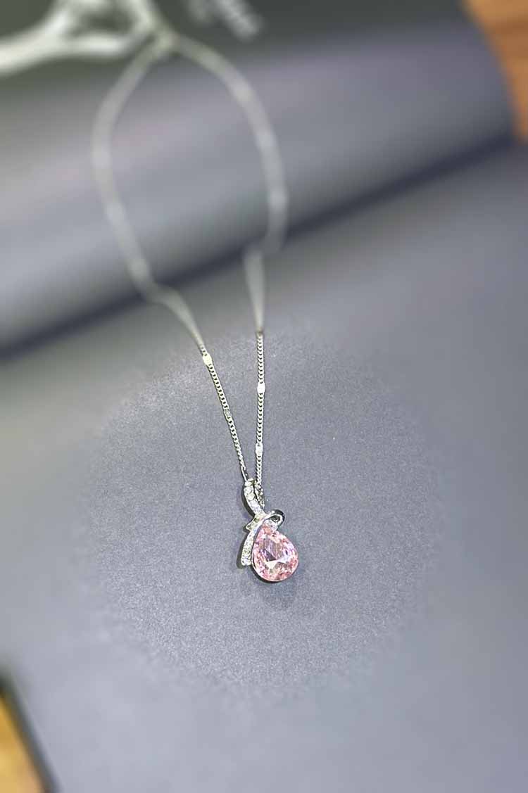 Stylevana - Collier à pendentif goutte strass