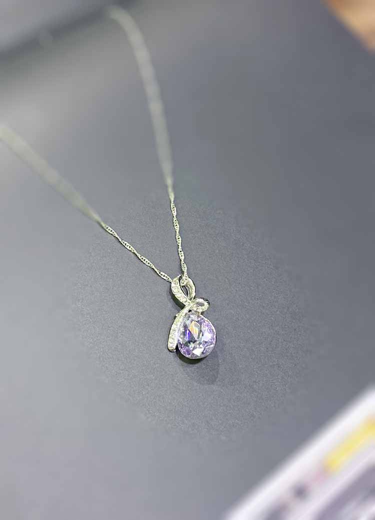 Stylevana - Collier à pendentif goutte strass