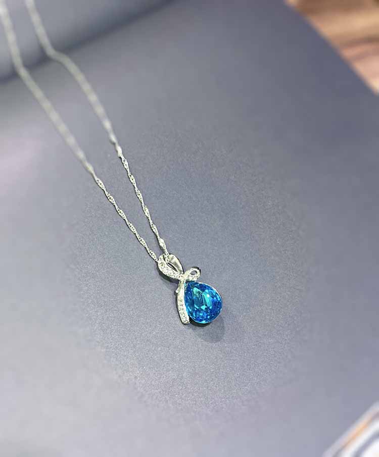 Stylevana - Collier à pendentif goutte strass