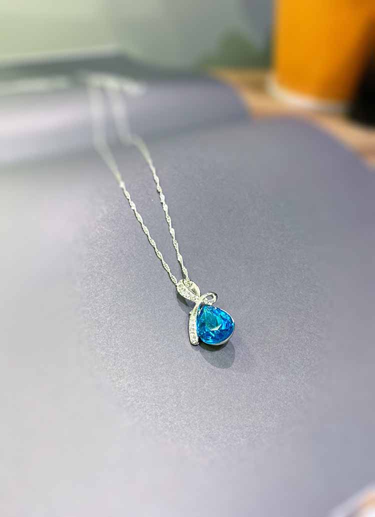 Stylevana - Collier à pendentif goutte strass