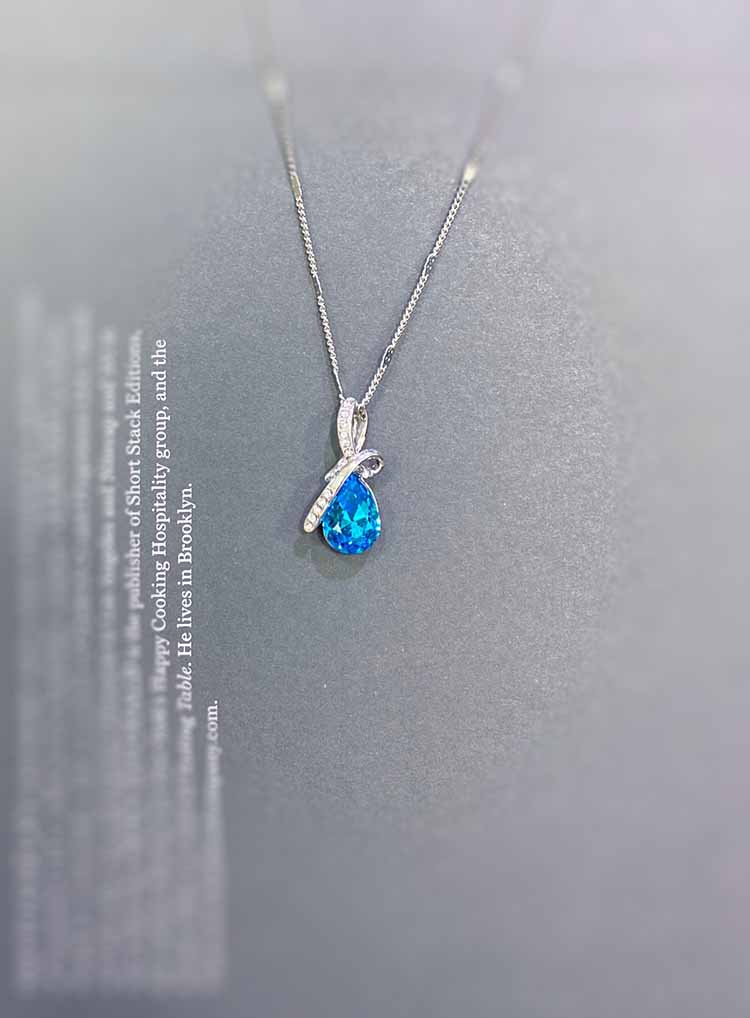Stylevana - Collier à pendentif goutte strass