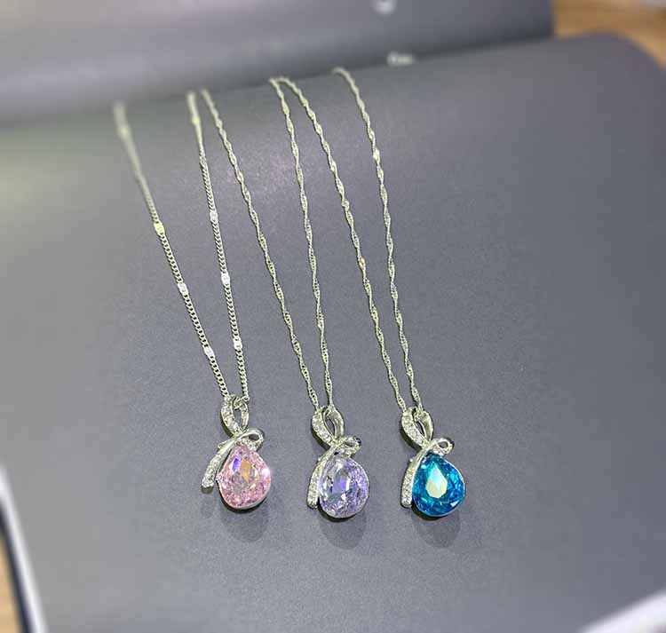 Stylevana - Collier à pendentif goutte strass