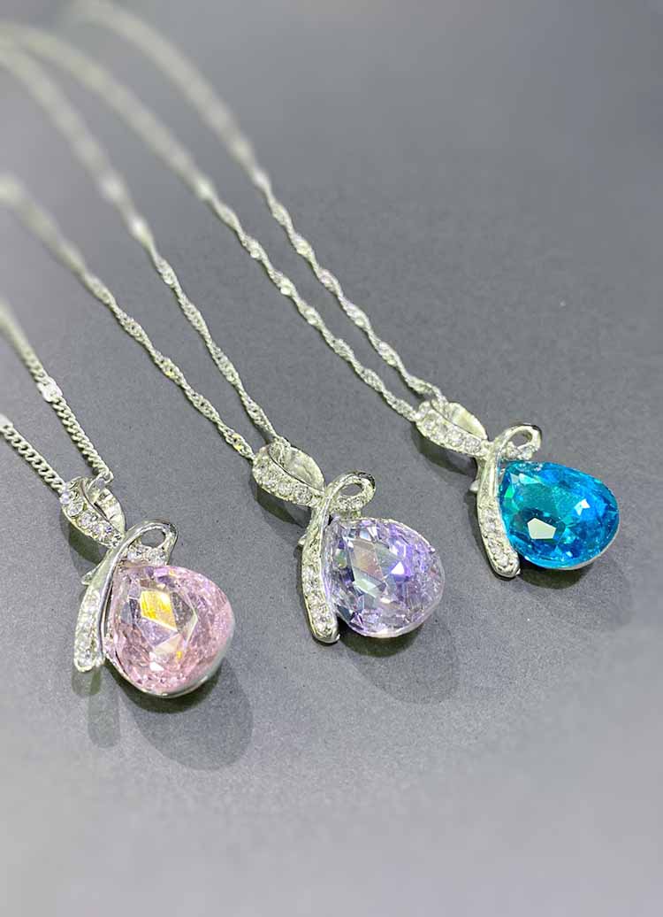 Stylevana - Collier à pendentif goutte strass