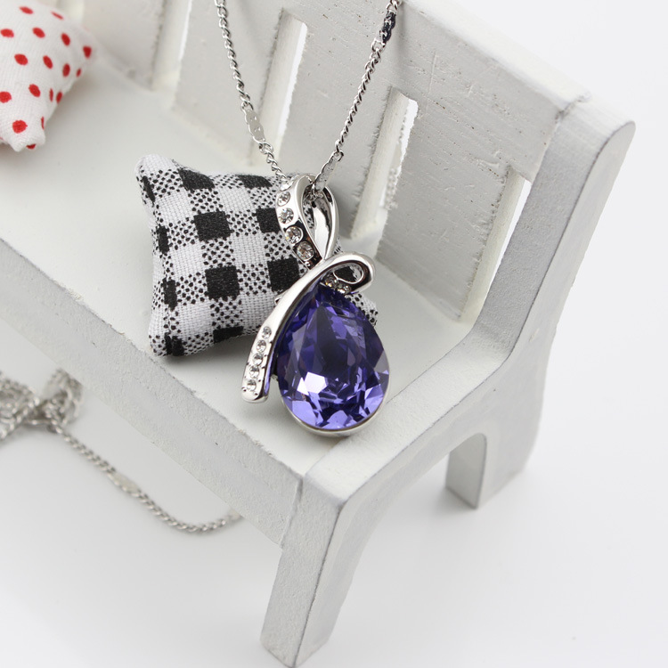 Stylevana - Collier à pendentif goutte strass