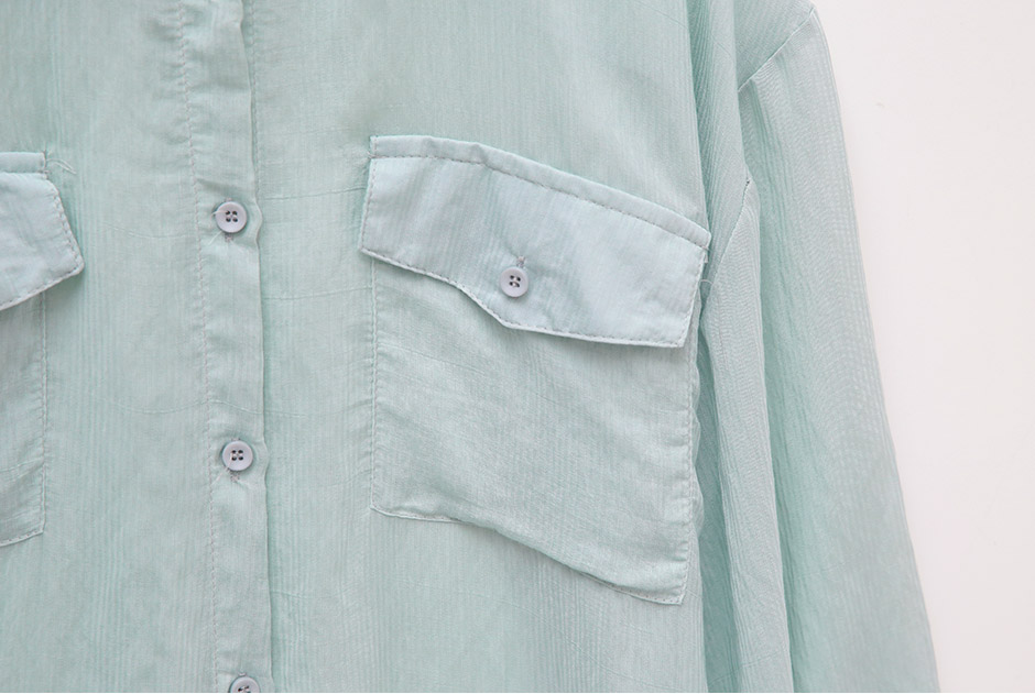 chuu - Chemise transparente à manches longues et poche sur le devant