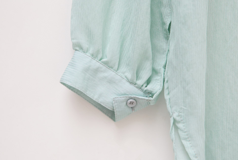 chuu - Chemise transparente à manches longues et poche sur le devant