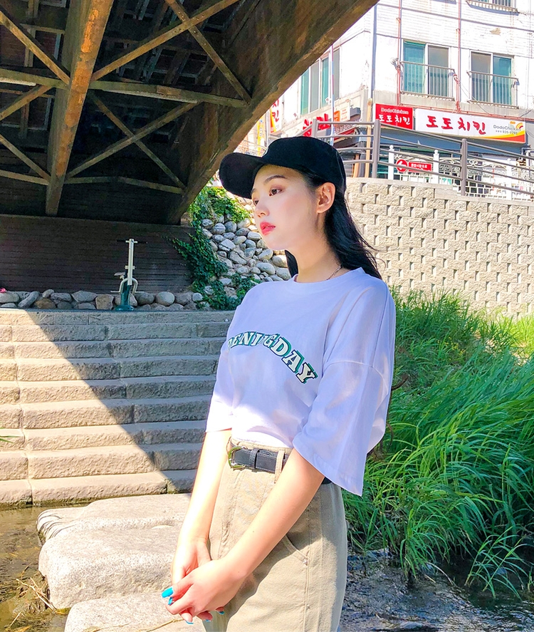 Icecream12 - Drop-Shoulder Lettering T-Shirt