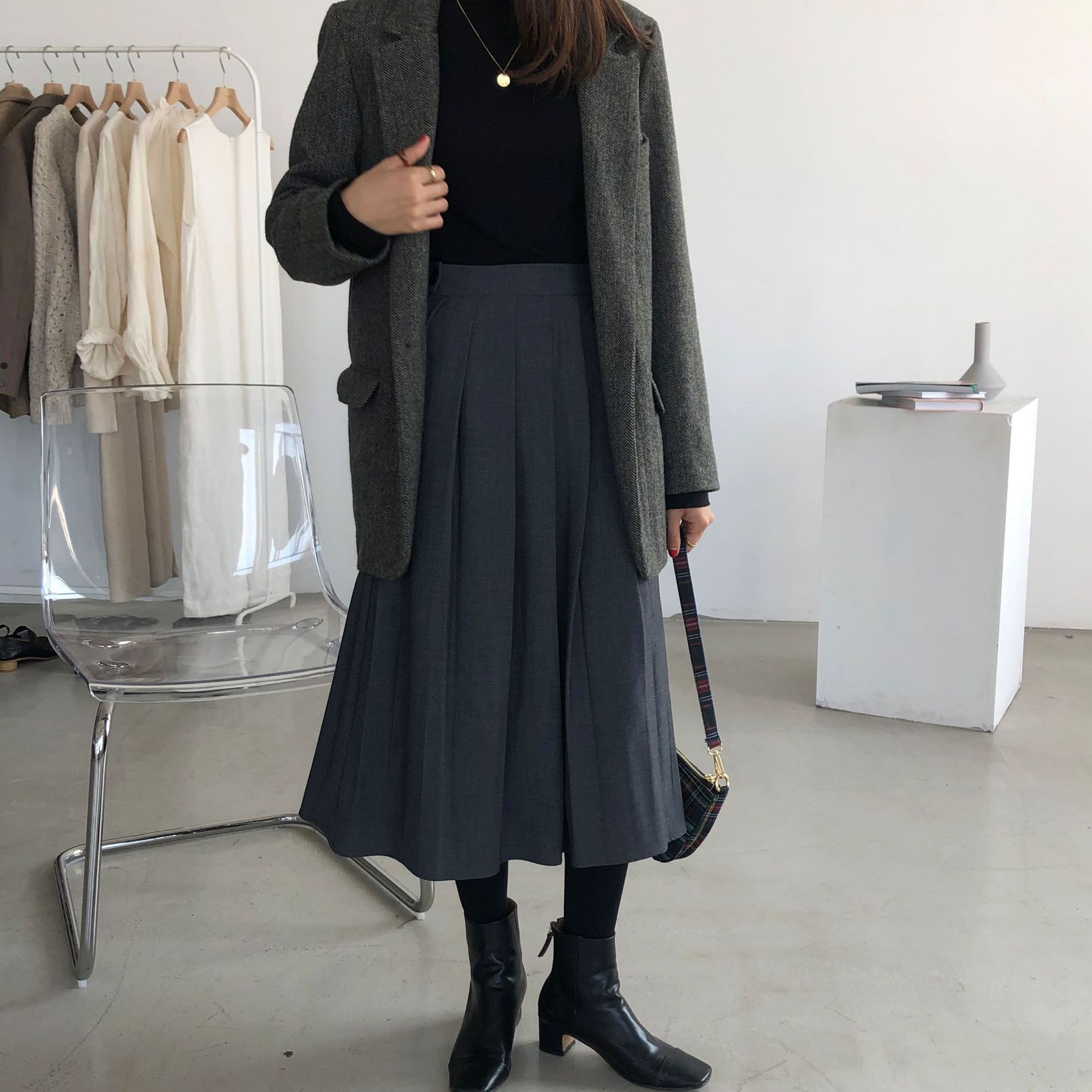 Rosy.B - Jupe mi-longue plissée boutonnée sur le côté