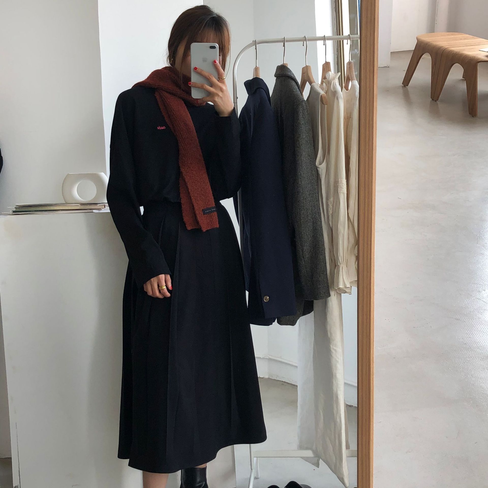 Rosy.B - Jupe mi-longue plissée boutonnée sur le côté