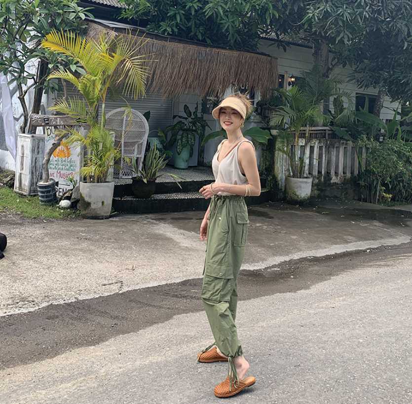 Stylenanda - Camisole à col en V et bretelles torsadées