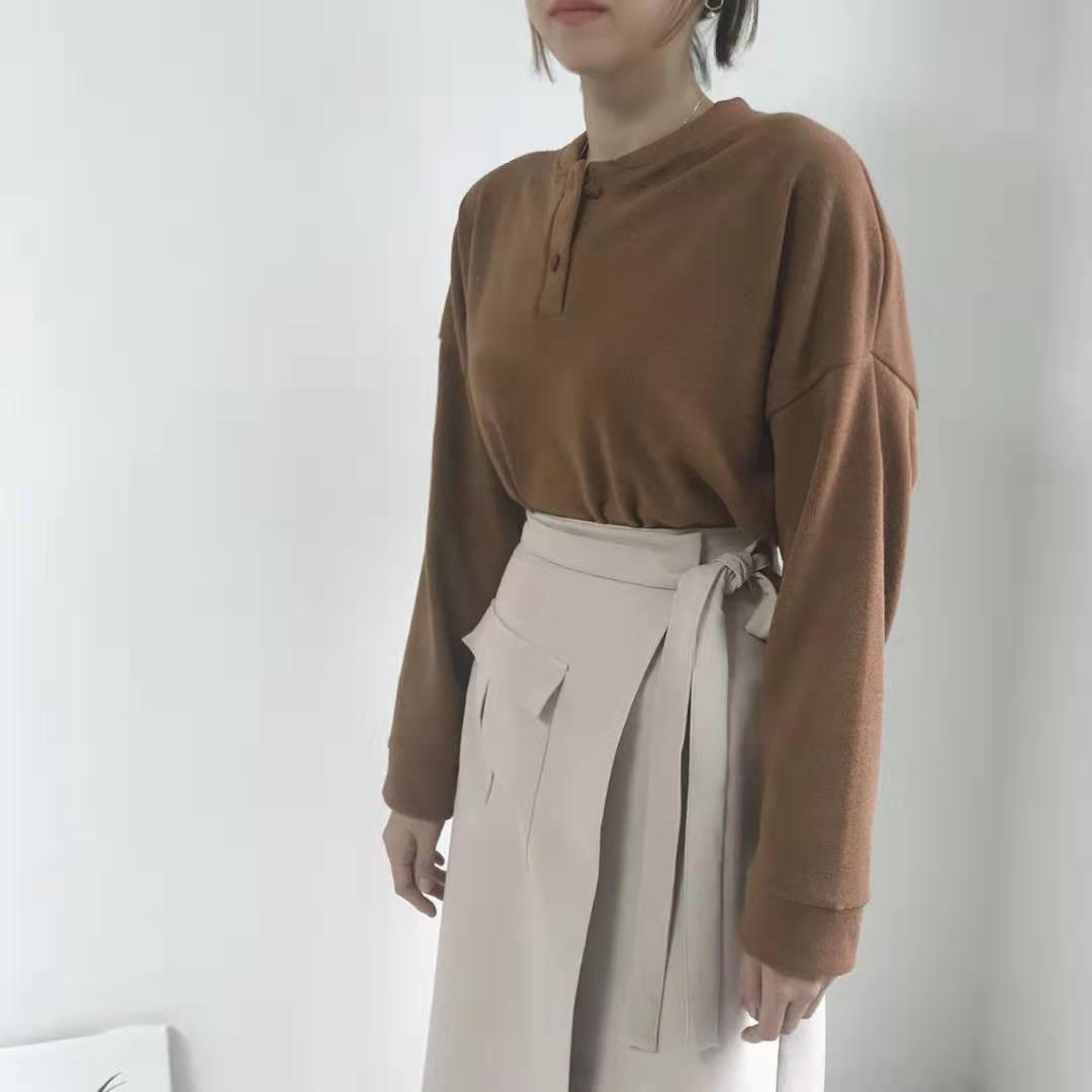 Seoulflash - Top boutonné à col rond et épaules dénudées