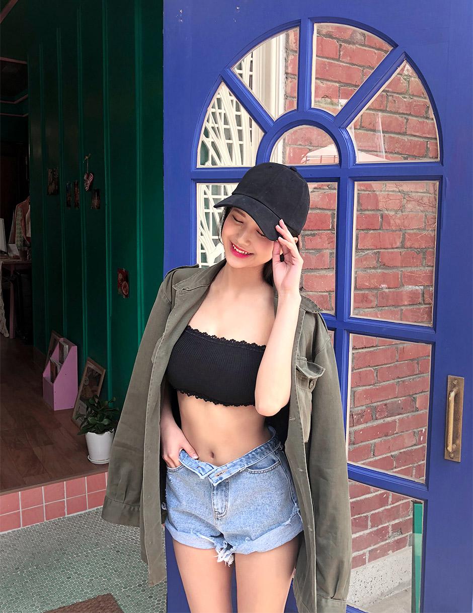 chuu - Lace Trim Padded Tube Top