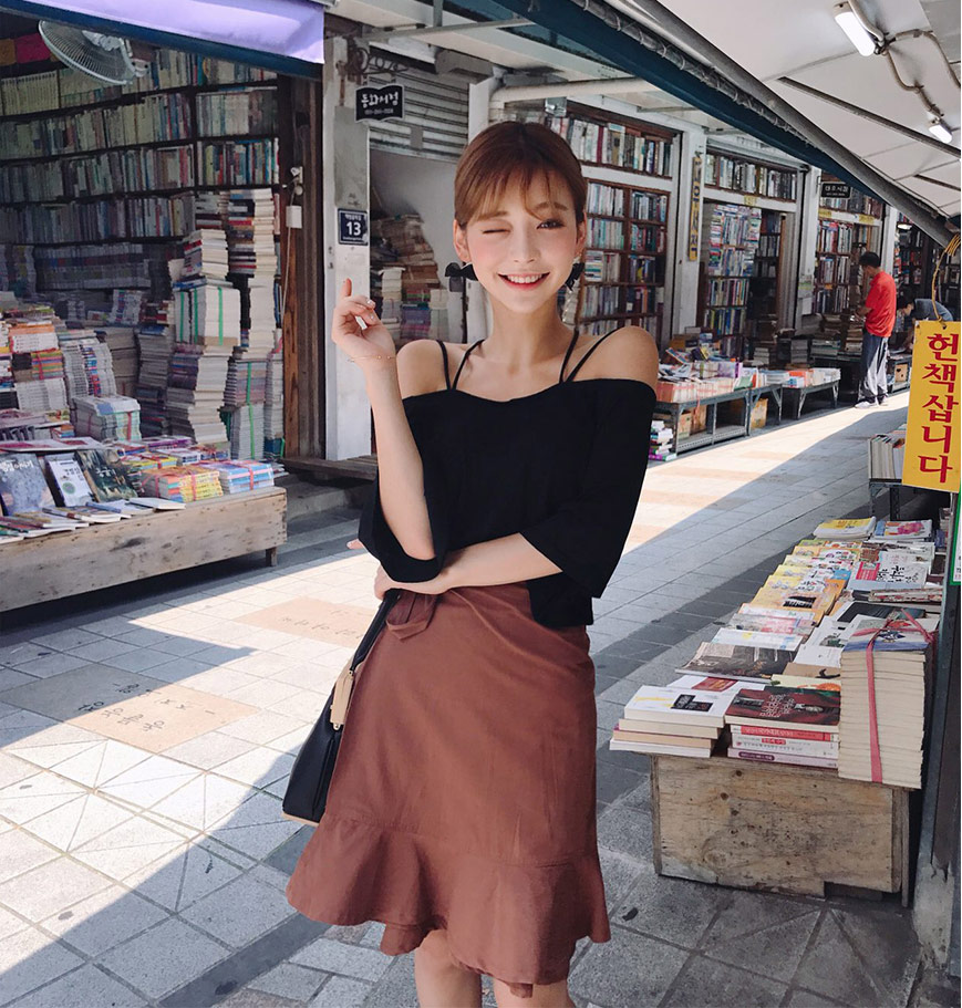 chuu - Cold-Shoulder Elbow-Sleeve Strappy Top