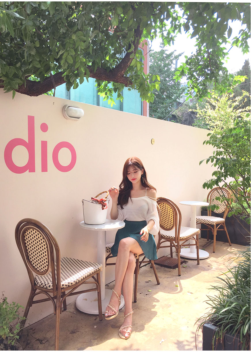 chuu - Cold-Shoulder Elbow-Sleeve Strappy Top
